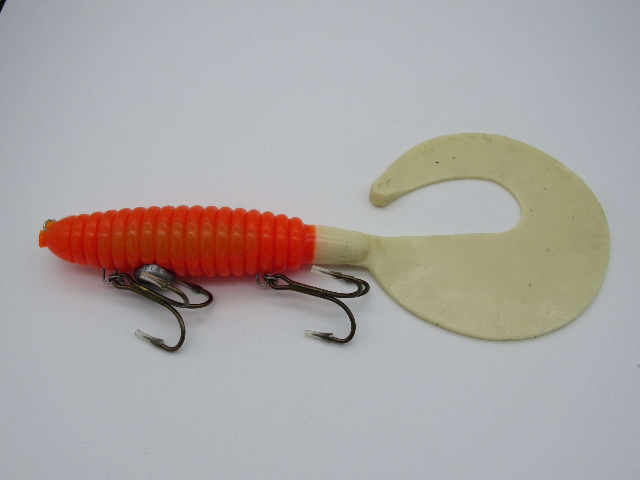 11 Whale Tail's – St Lawrence Musky Shop